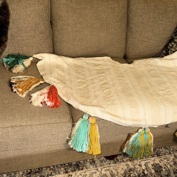 ANTHROPOLOGIE Treasured Tassels Tree
Skirt - Picture 3 of 13